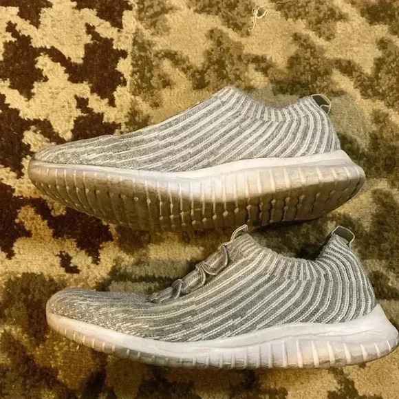 TIOSEBON Slip On Walking Shoes - Picture 2 of 5